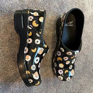 DANSKO PROFESSIONAL CLOGS (DONUT DESIGN). NWOT SIZE 38